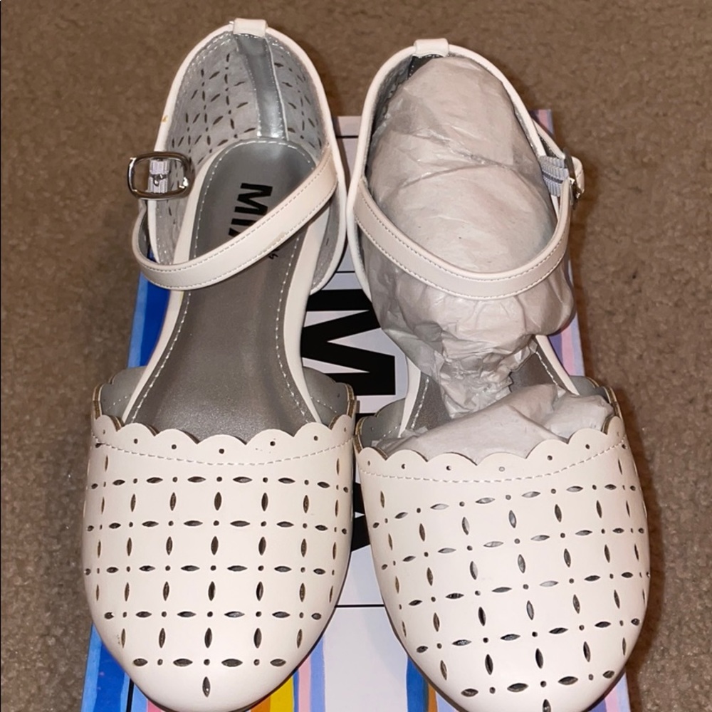 White Girl’s Dress Shoe